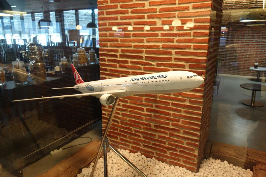 Turkish Airlines будет летать из Питера в Анталью