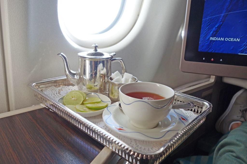 Безопасно ли пить чай и кофе на борту самолета?
